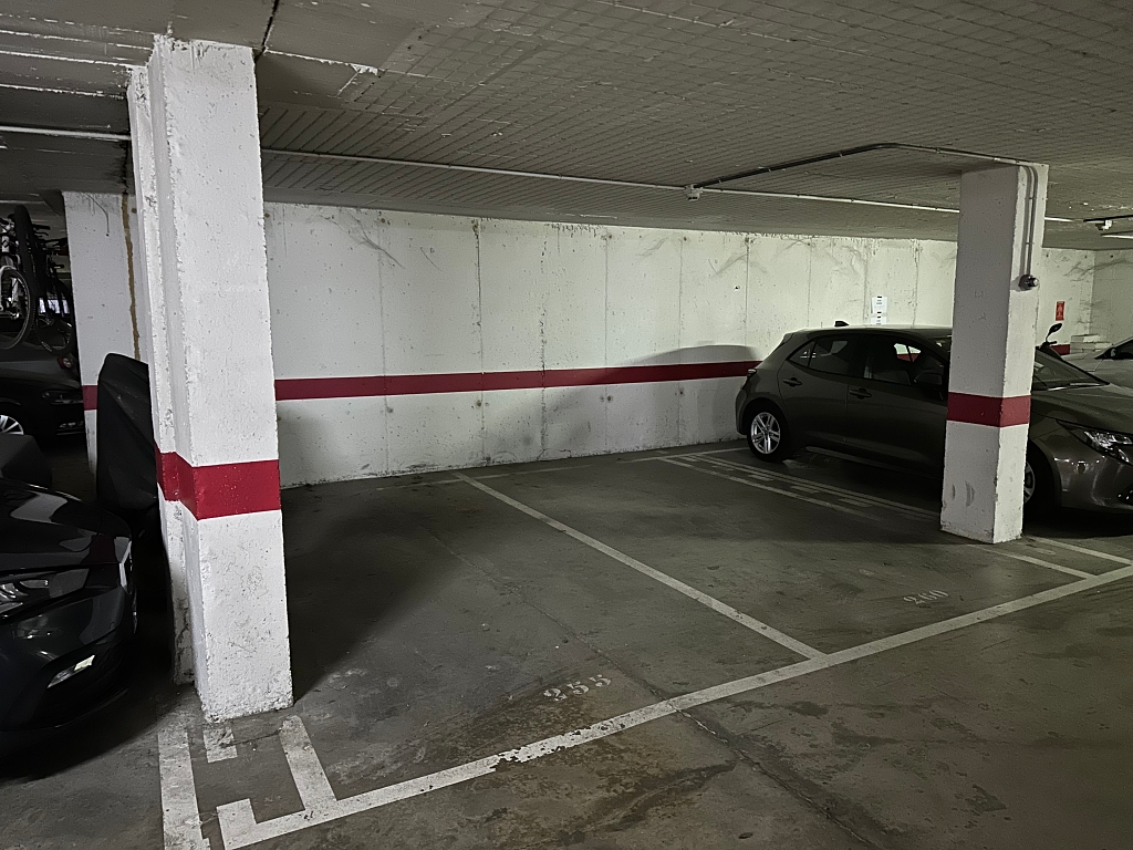 plaza de garaje en Sevilla con garage staging